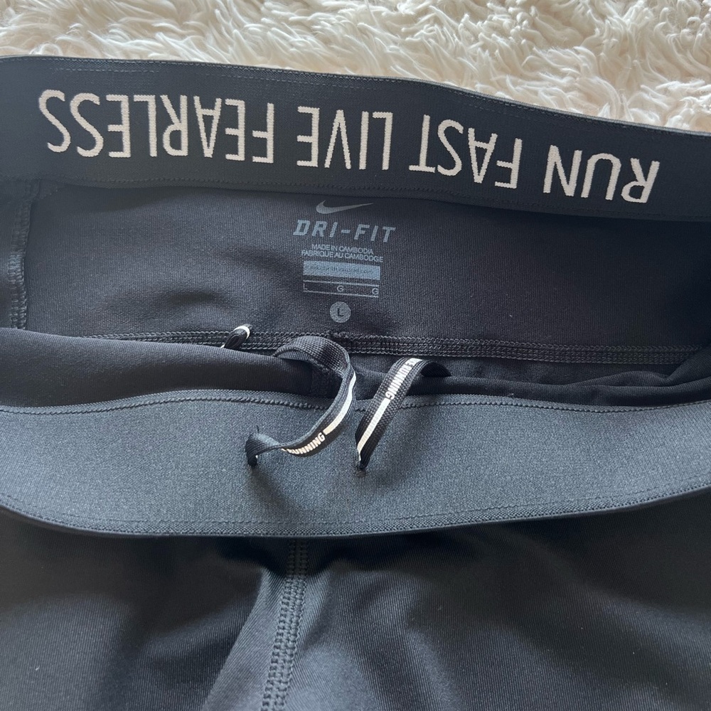Women’s Nike Capri Dri-Fit Leggings - Picture 4 of 8